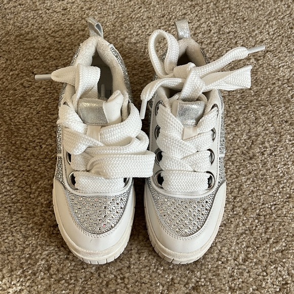 Gianni Bini after party white silver rhinestone sneaker platform over size laces - Picture 2 of 9